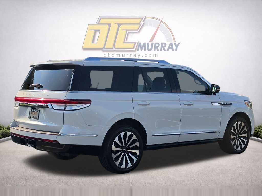 Used 2022 Lincoln Navigator Reserve AWD/4WD image 5