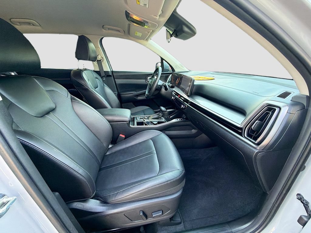 Used 2025 Kia Sorento EX AWD/4WD image 17