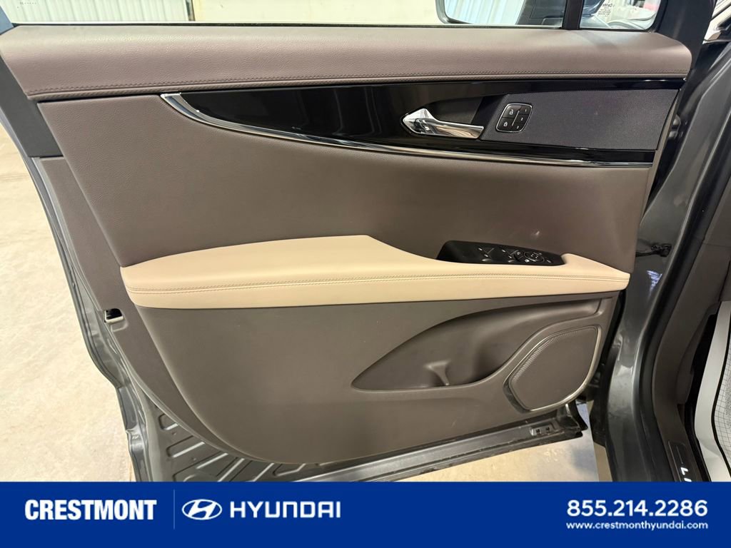 Used 2023 Lincoln Nautilus Reserve AWD/4WD image 14
