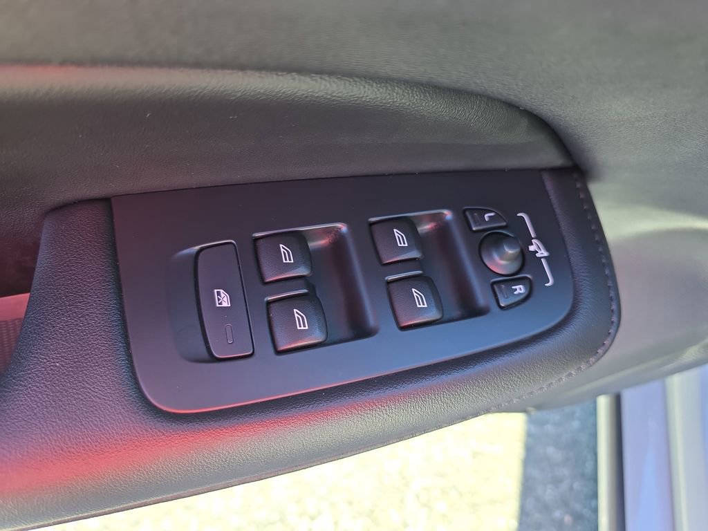 Certified 2024 Volvo S60 B5 Core image 21