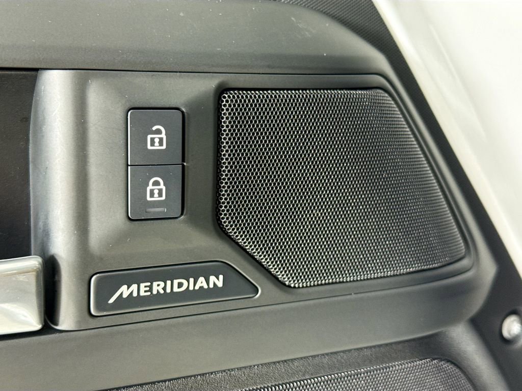 Used 2025 Land Rover Defender 130 S image 22