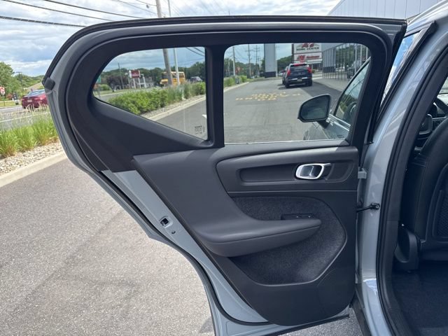Certified 2025 Volvo XC40 B5 Core AWD/4WD image 16