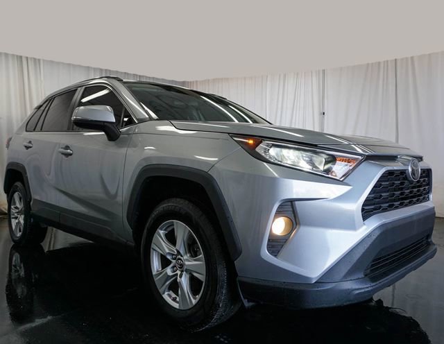 Used 2019 Toyota RAV4 XLE w/ Convenience Package image 2