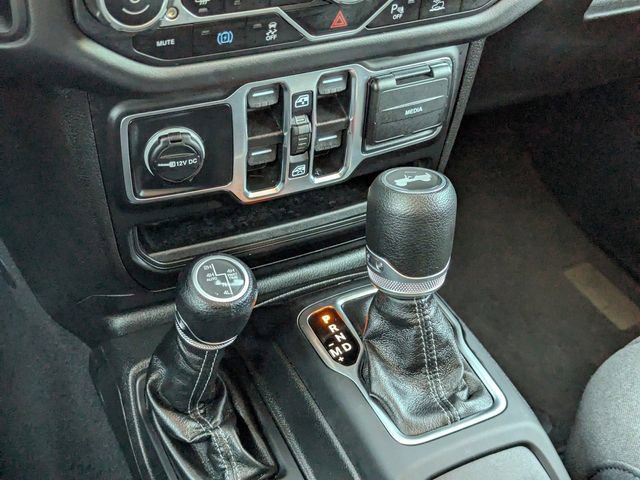 Used 2025 Jeep Wrangler Unlimited Sahara w/ Safety Group image 29