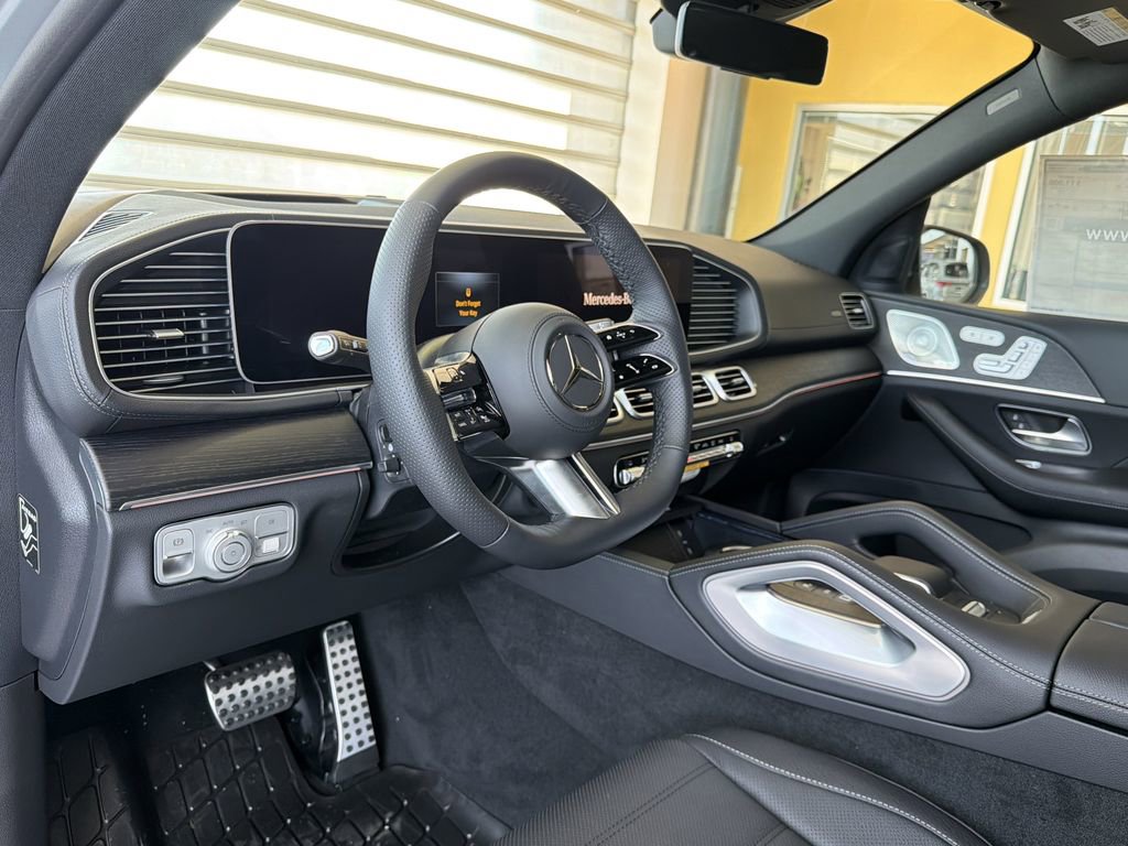 New 2026 Mercedes-Benz GLS 580 4MATIC image 9