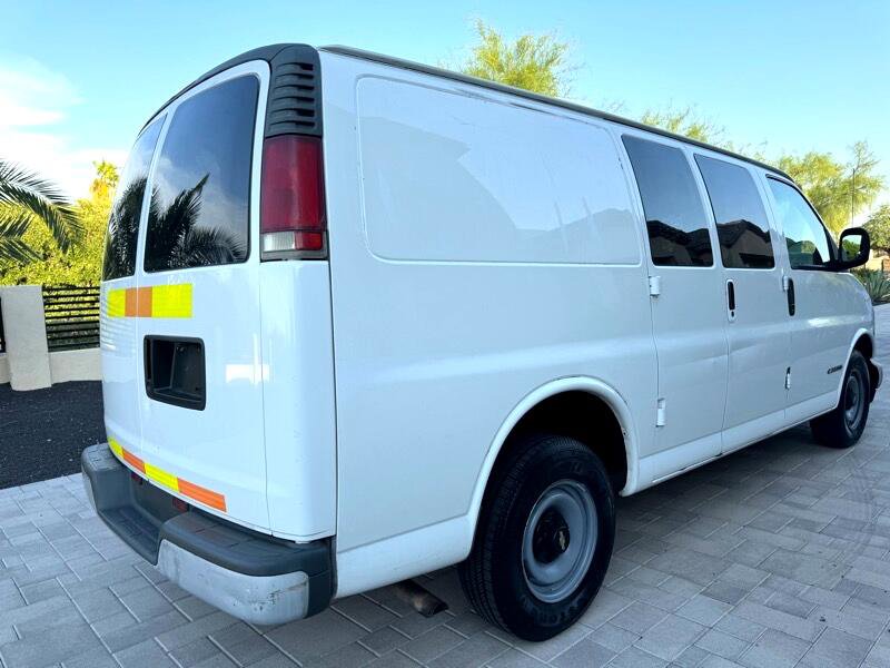 Used 2000 Chevrolet Express 2500 image 2