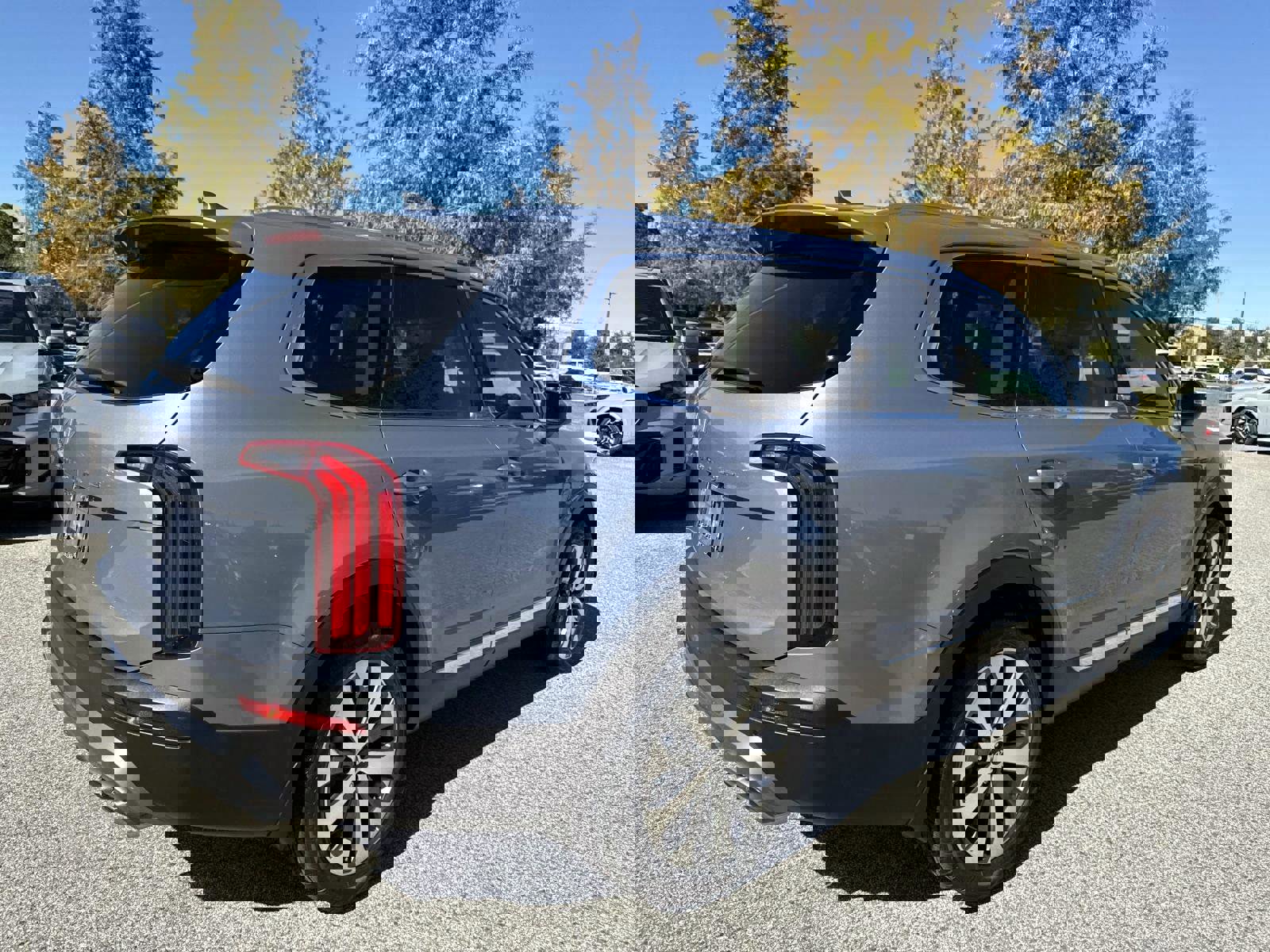 Used 2022 Kia Telluride EX w/ EX Premium Package image 2