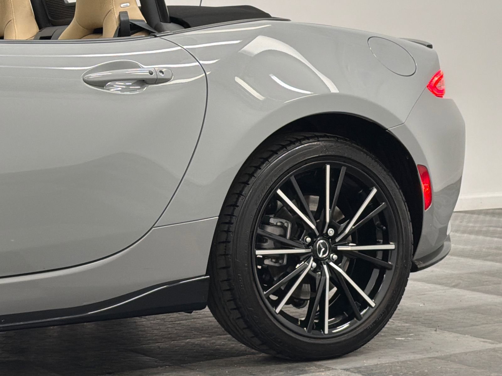 Used 2024 MAZDA MX-5 Miata Grand Touring w/ Appearance Package image 6