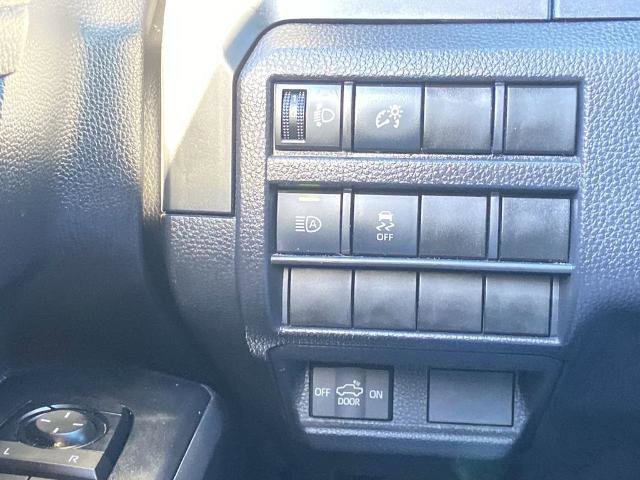 Used 2025 Toyota Tacoma SR image 13