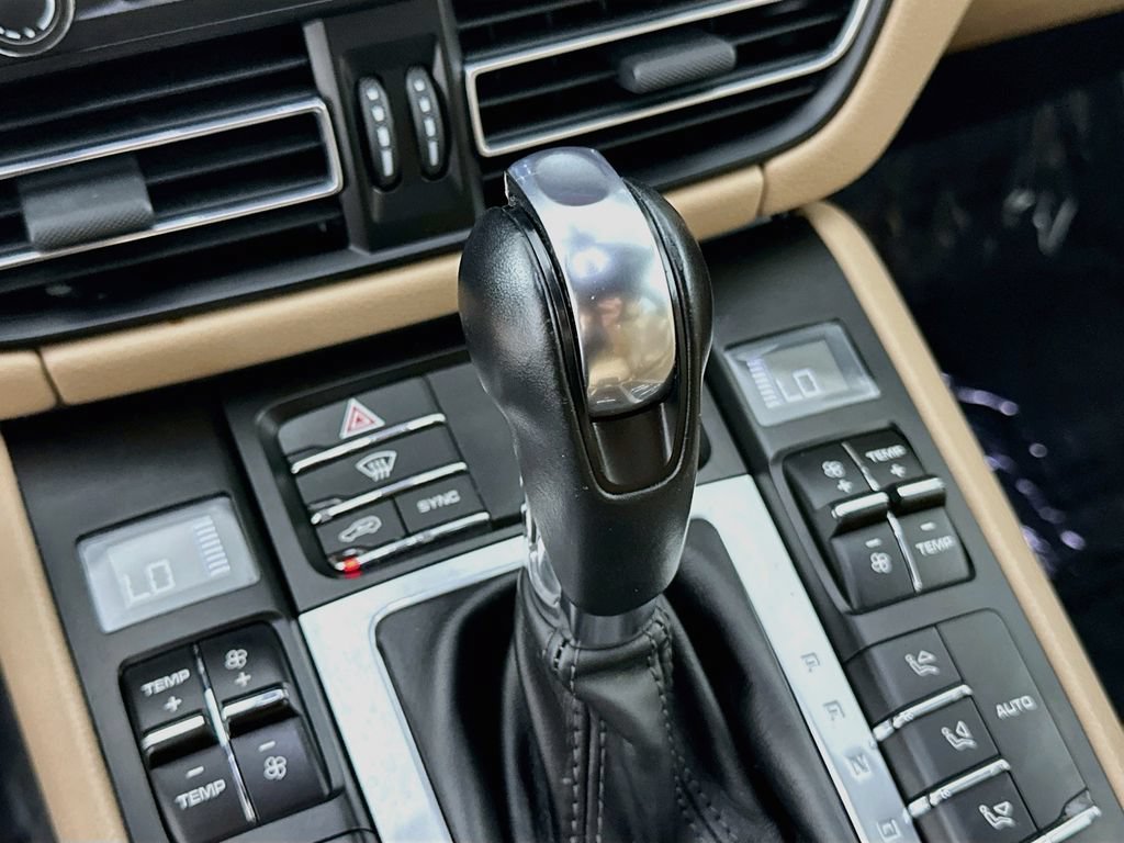 Used 2020 Porsche Macan AWD/4WD image 18