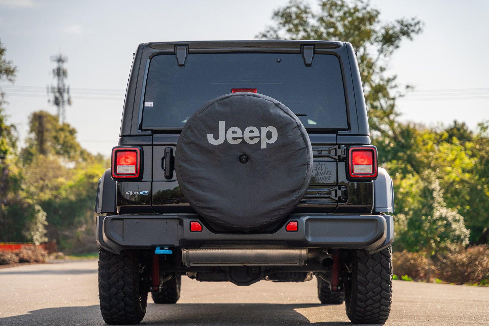 Used 2023 Jeep Wrangler Unlimited w/ Sun & Screen Package image 9