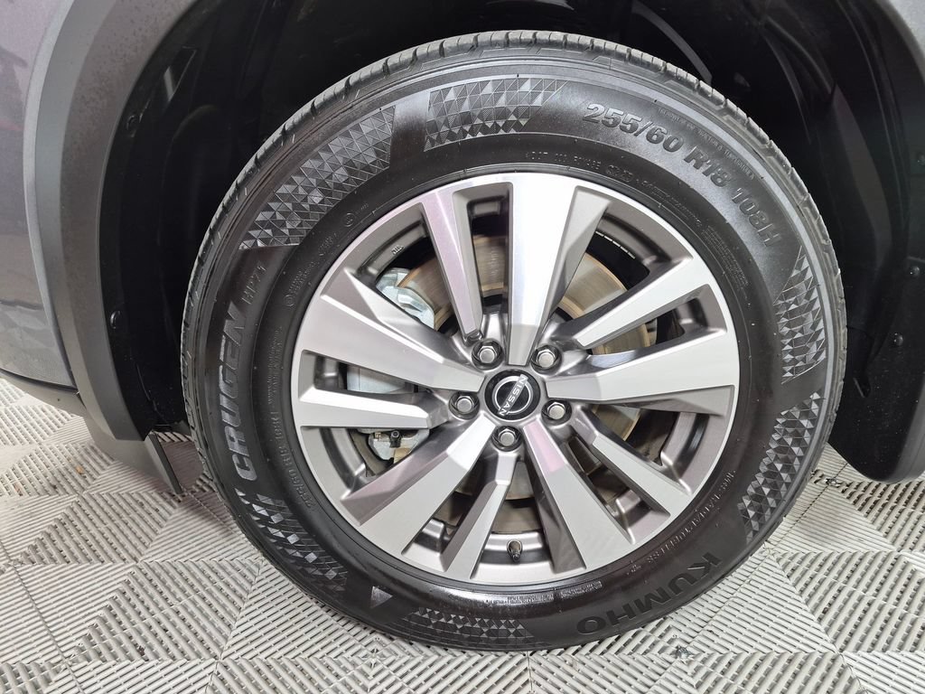 Used 2025 Nissan Pathfinder SL FWD image 31
