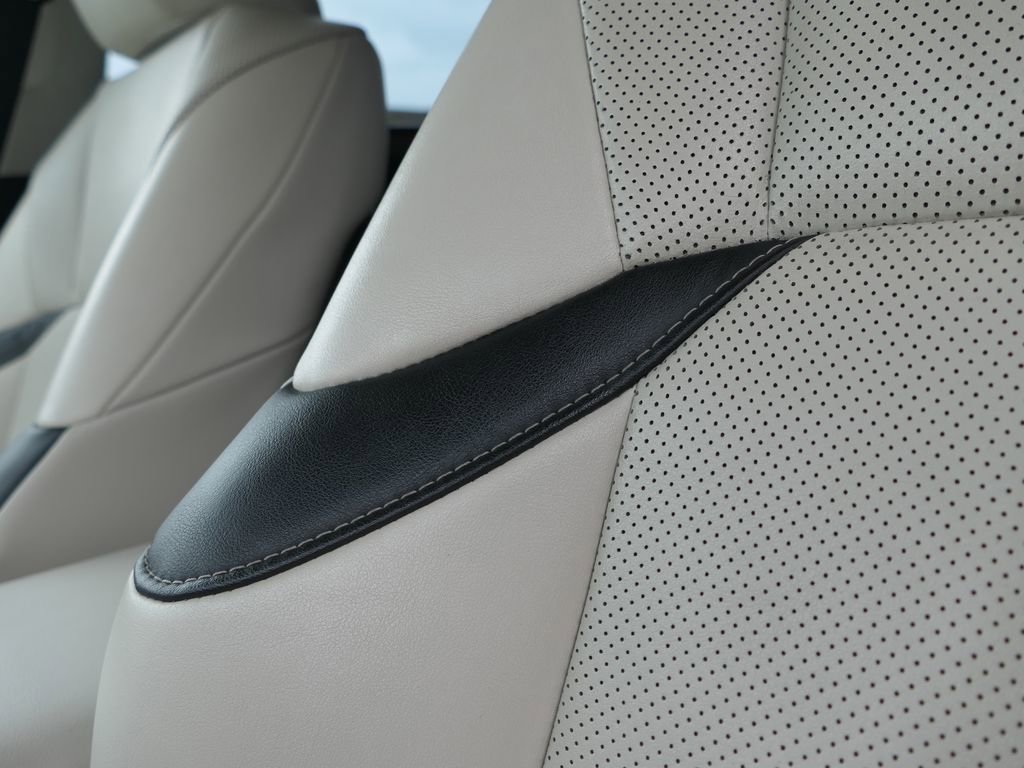 Used 2024 Lexus ES 300h w/ Premium Package FWD image 12