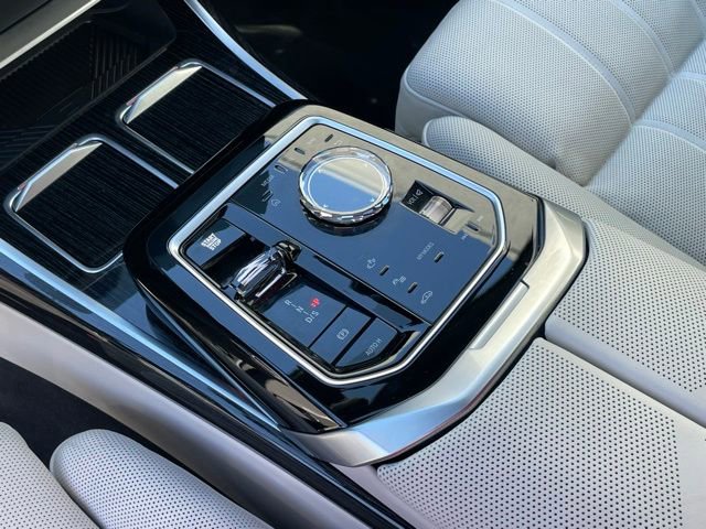 Used 2026 BMW 740i xDrive w/ Premium Package AWD/4WD image 21