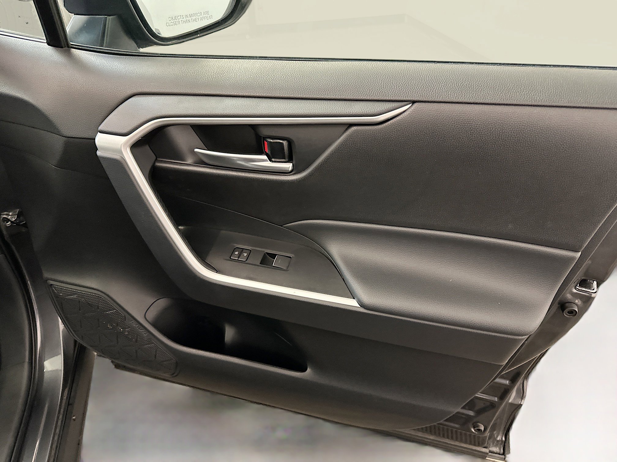 Used 2025 Toyota RAV4 XLE image 33