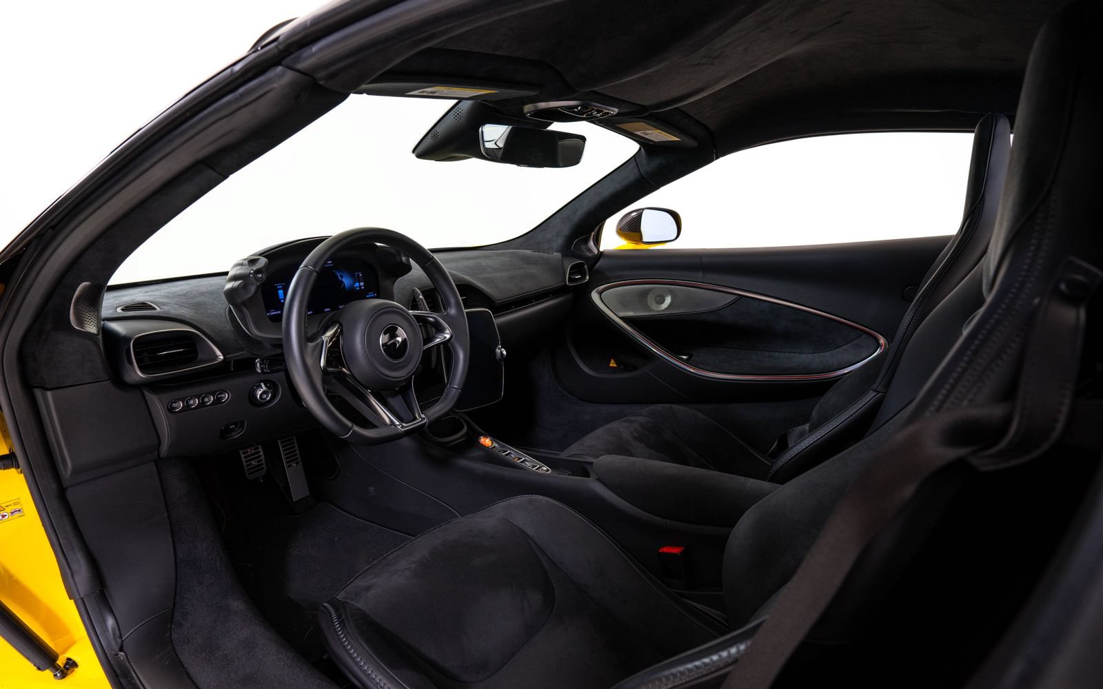 Used 2025 McLaren Artura Spider RWD image 20