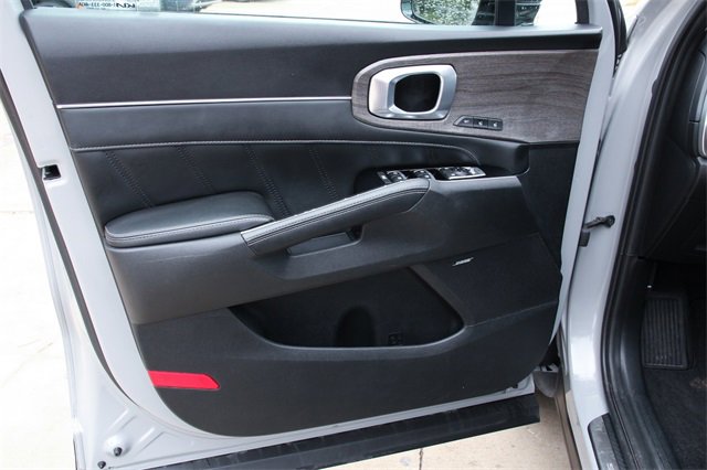 Used 2022 Kia Sorento SX Prestige image 12