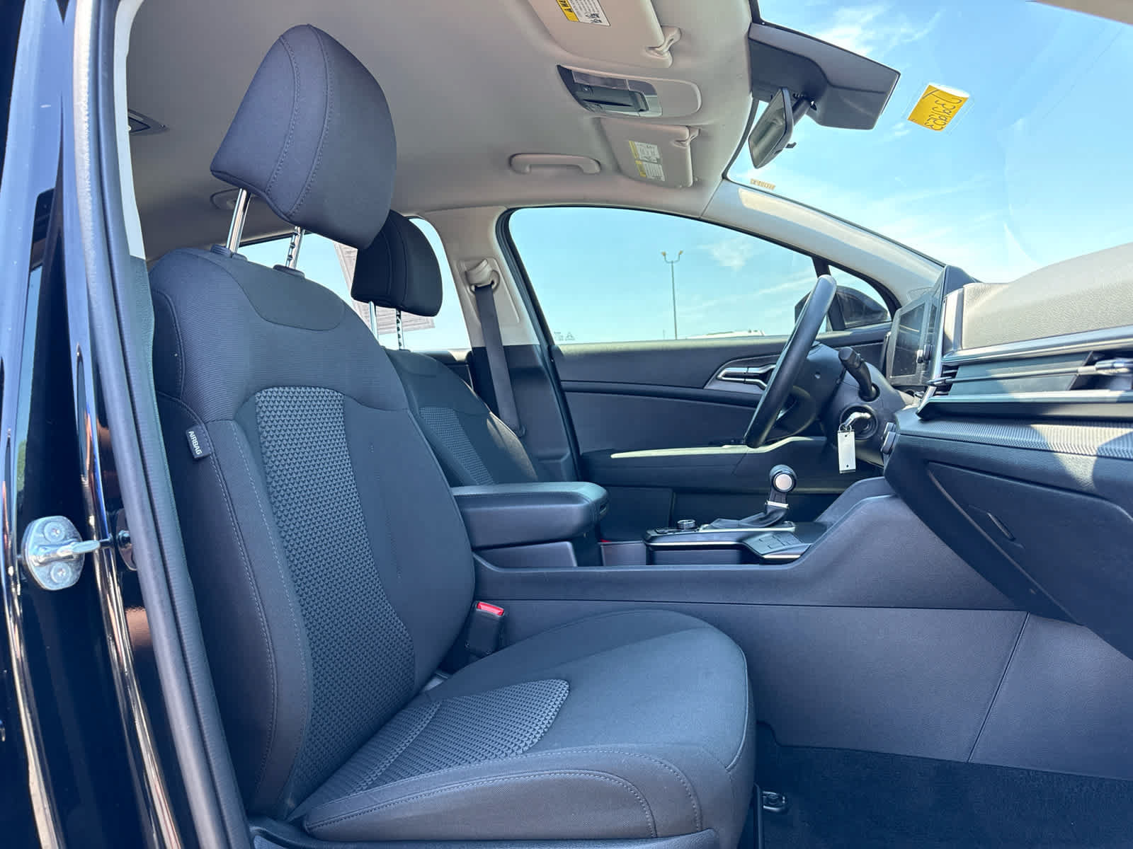 Used 2025 Kia Sportage LX FWD image 22