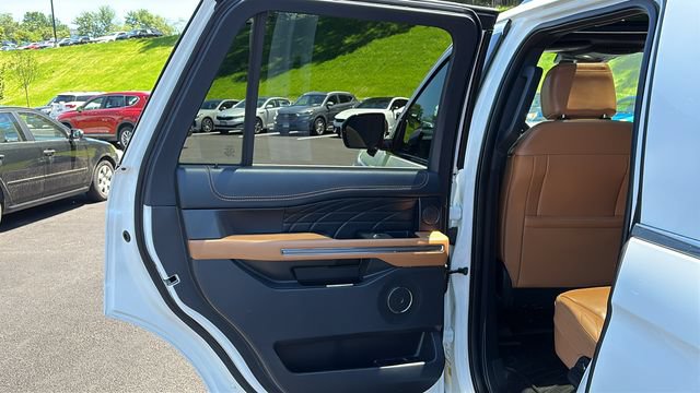 Used 2022 Ford Expedition Platinum AWD/4WD image 25
