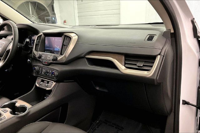 Used 2024 GMC Terrain Denali w/ Denali Premium Package AWD/4WD image 19