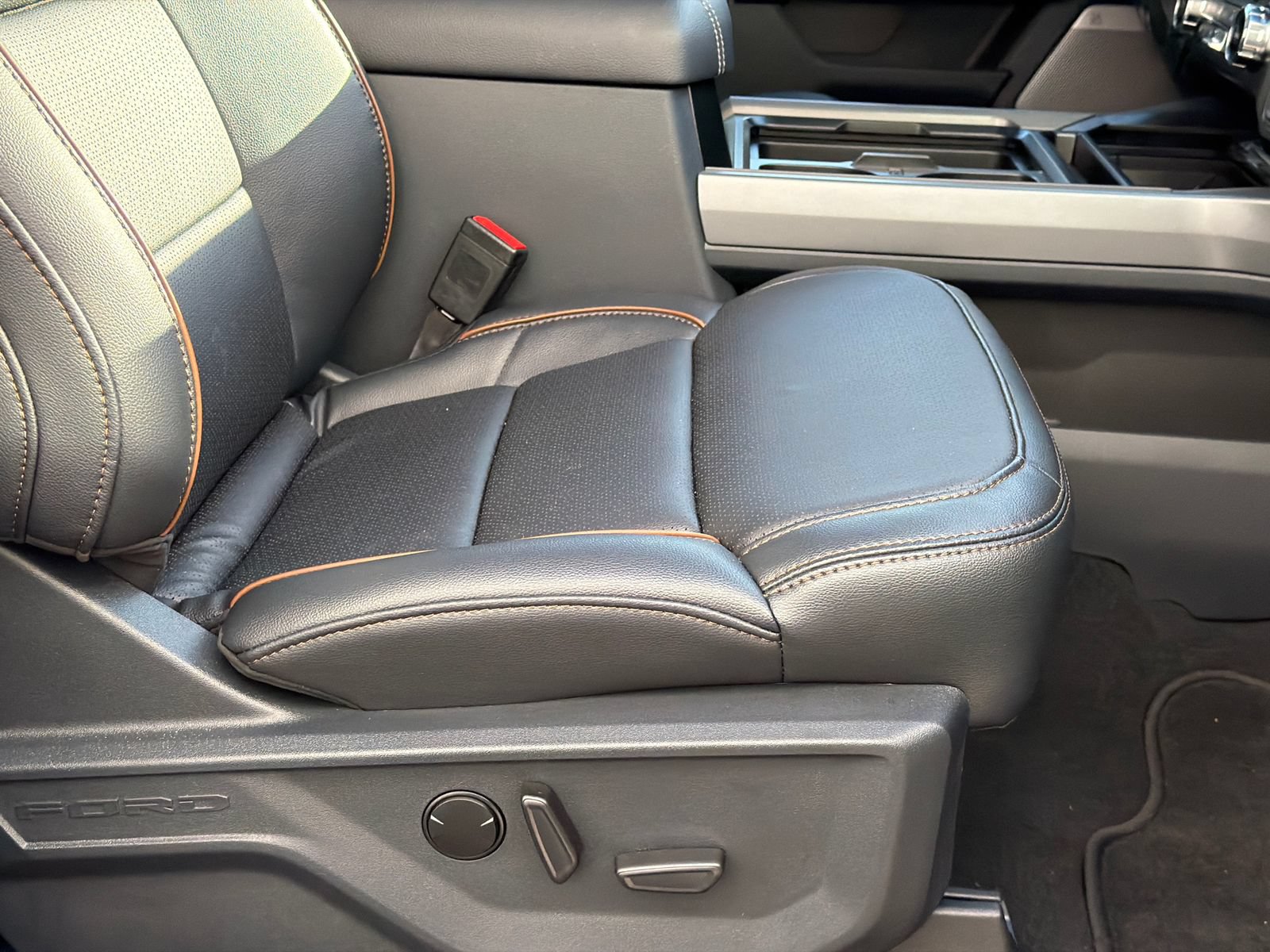 Used 2026 Ford F250 Lariat w/ Lariat Ultimate Package AWD/4WD image 12