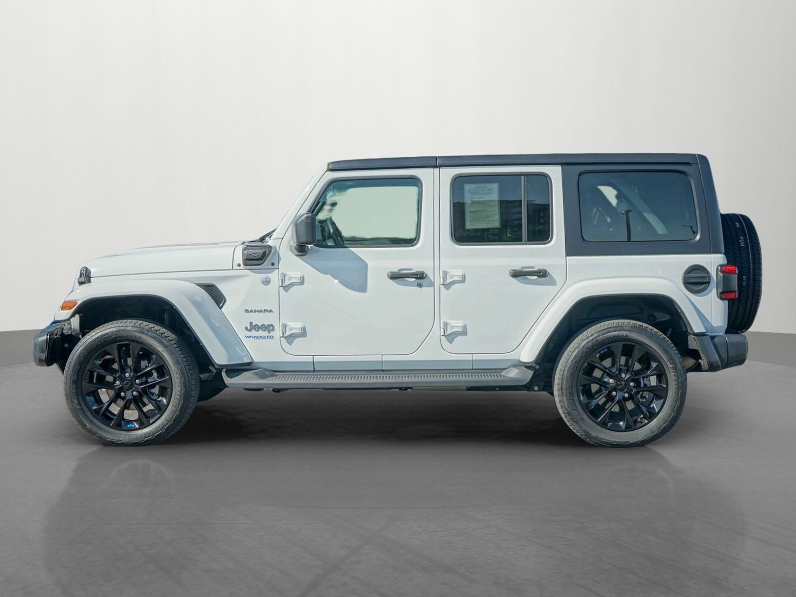 Used 2022 Jeep Wrangler Unlimited Sahara w/ Cold Weather Group image 4