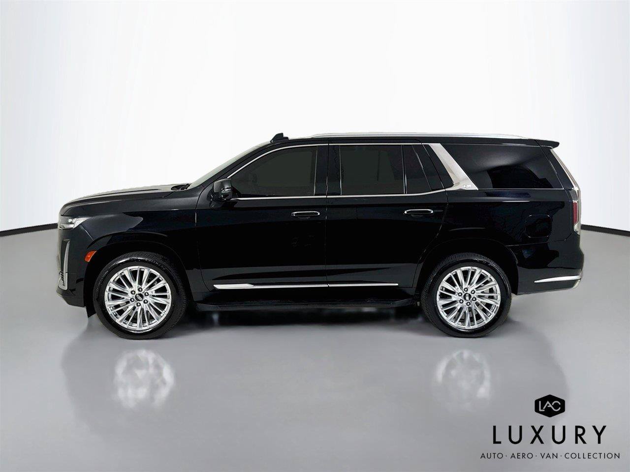 Used 2022 Cadillac Escalade Luxury AWD/4WD image 9