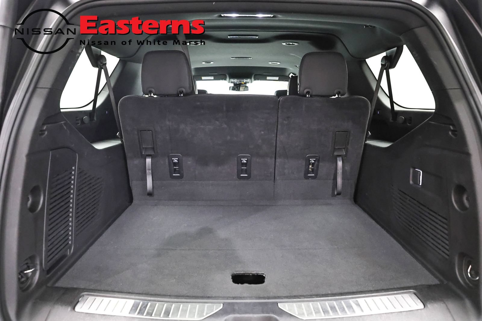 Used 2025 Chevrolet Suburban Z71 AWD/4WD image 9