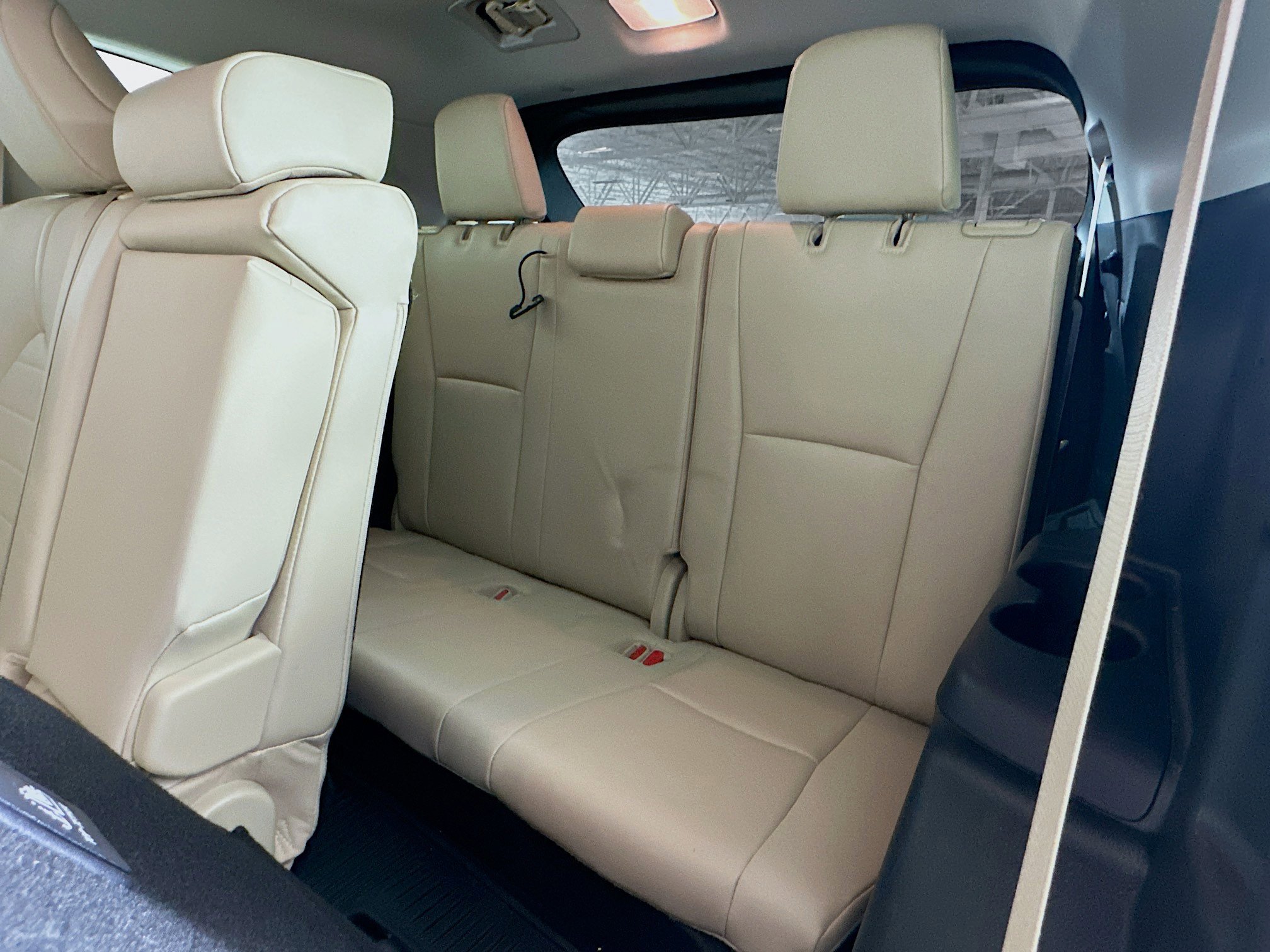 Used 2020 Toyota Highlander XLE image 29