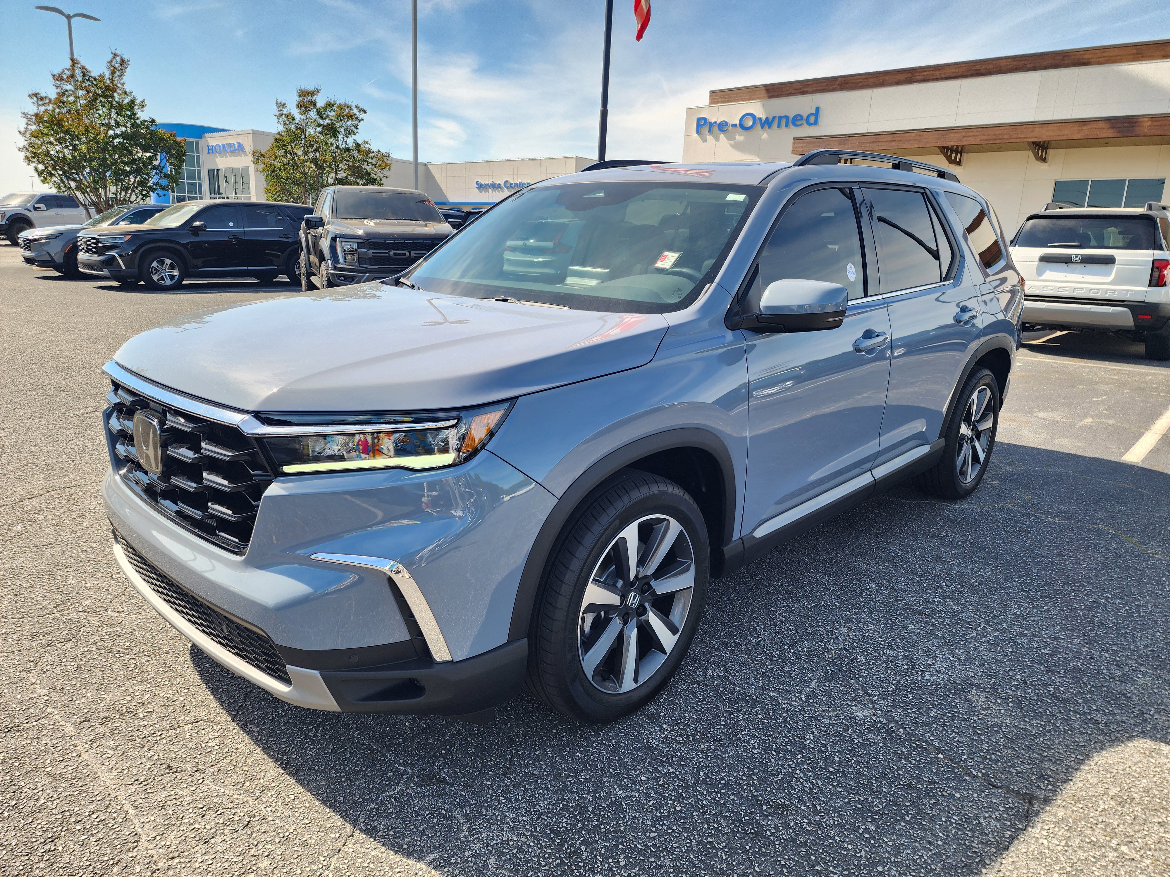 Certified 2025 Honda Pilot Touring image 9