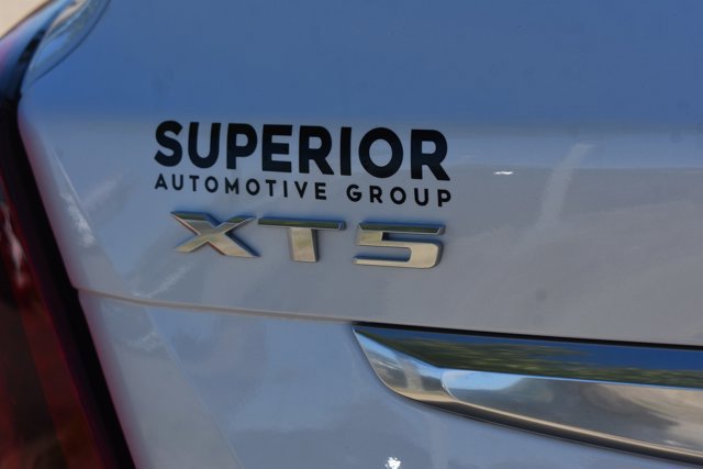 Used 2025 Cadillac XT5 Premium Luxury image 7