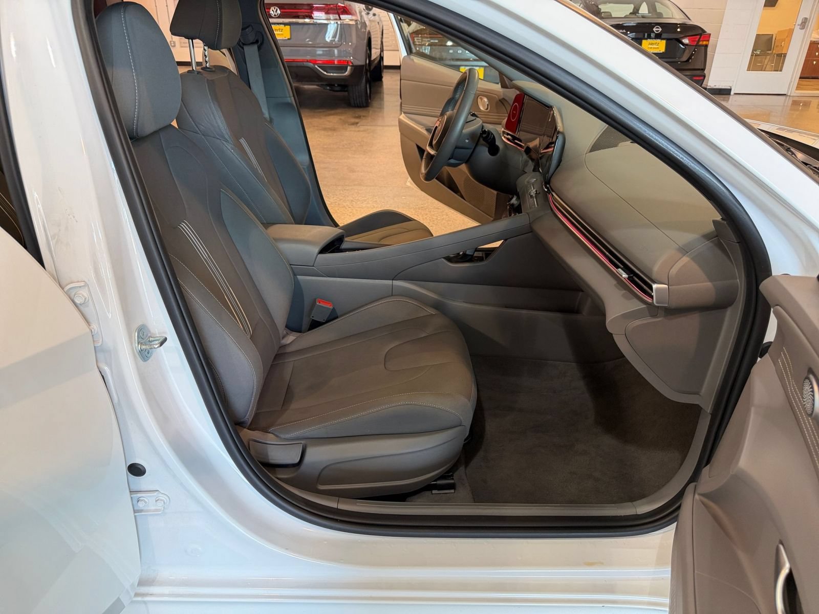 Used 2025 Hyundai Elantra SEL FWD image 37