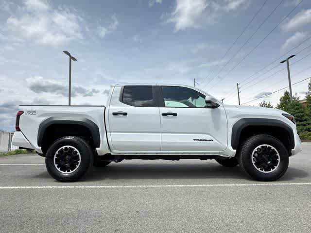Used 2024 Toyota Tacoma TRD Off-Road w/ TRD Off Road Upgrade Package AWD/4WD image 3