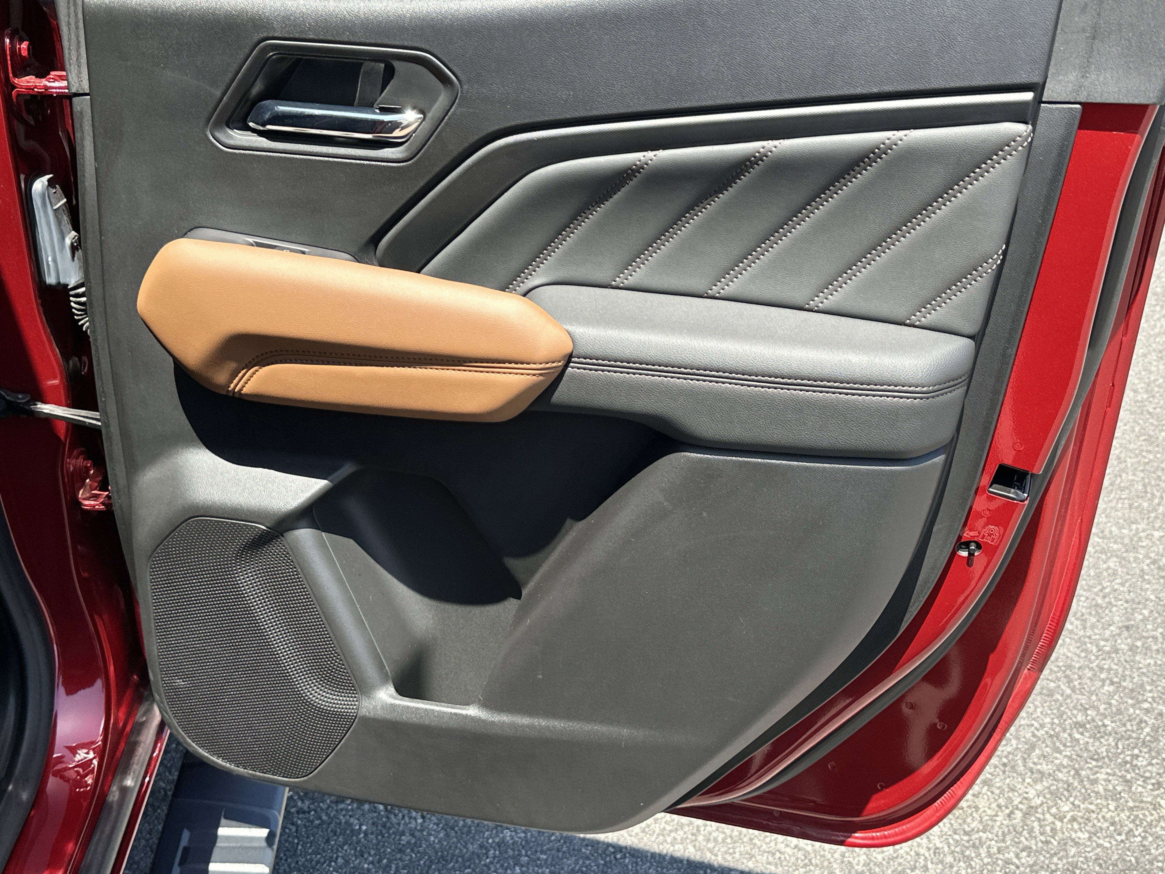 Certified 2023 GMC Canyon AT4 w/ AT4 Premium Package AWD/4WD image 17