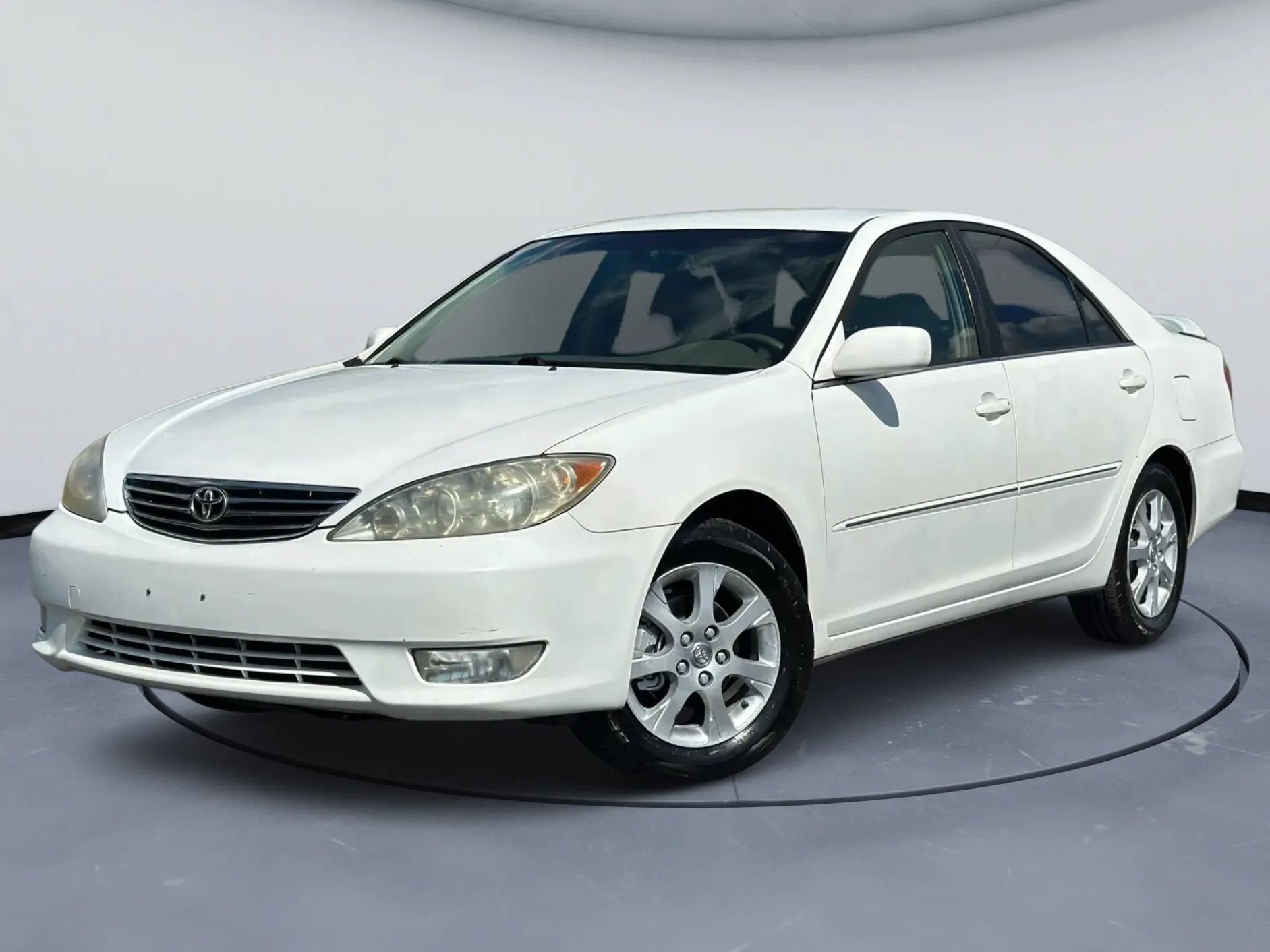 Used 2005 Toyota Camry XLE w/ XLE Premium Pkg FWD image 2