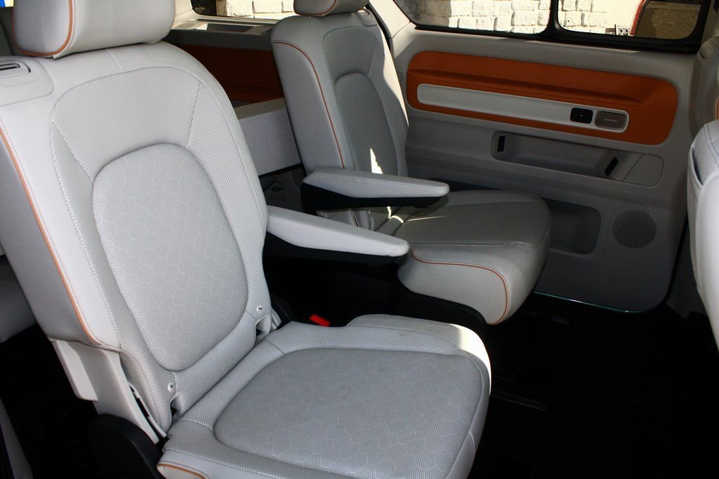 Used 2025 Volkswagen ID. Buzz 1st Edition image 16