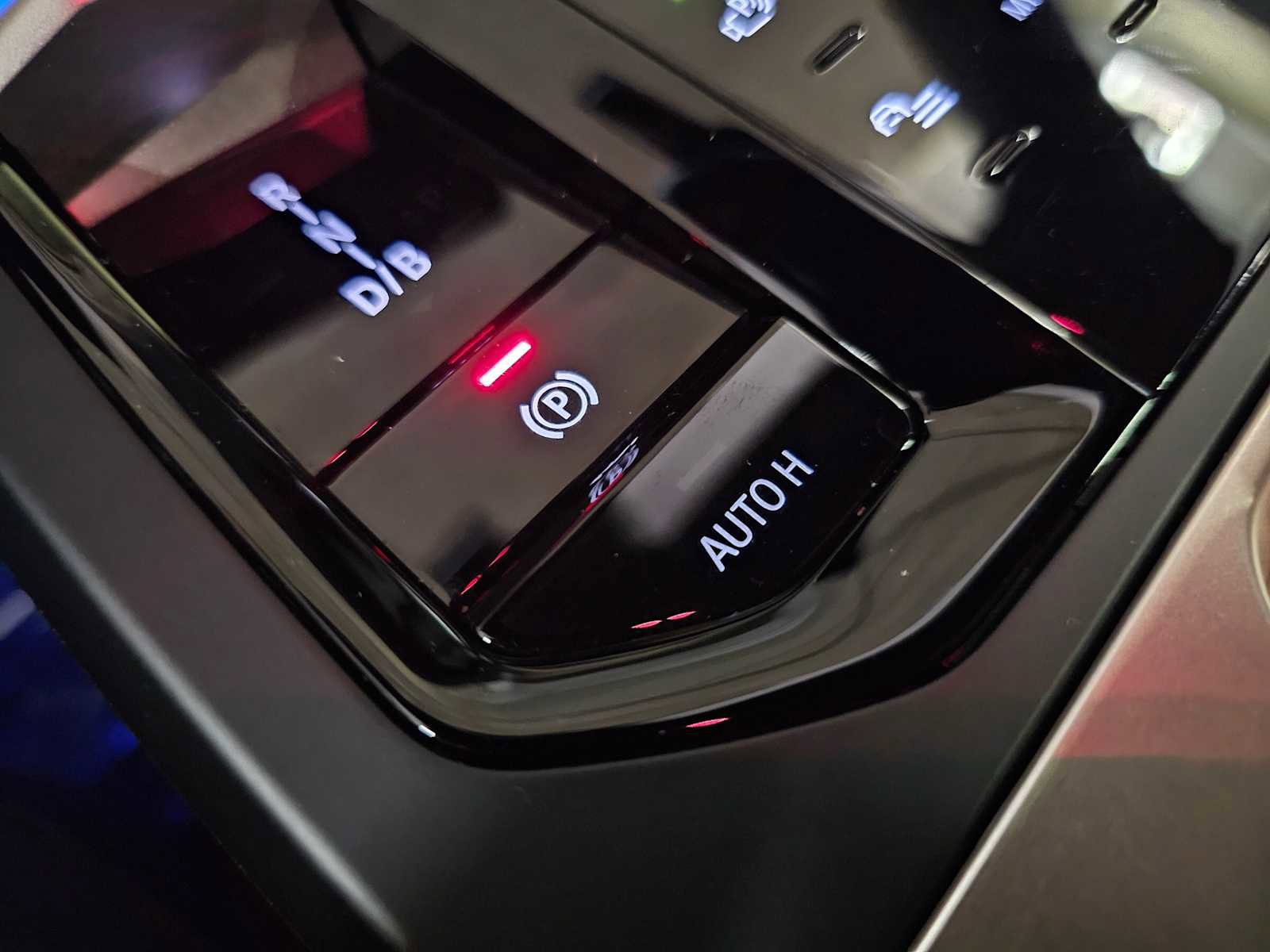 Used 2024 BMW iX xDrive50 w/ Premium Package image 22