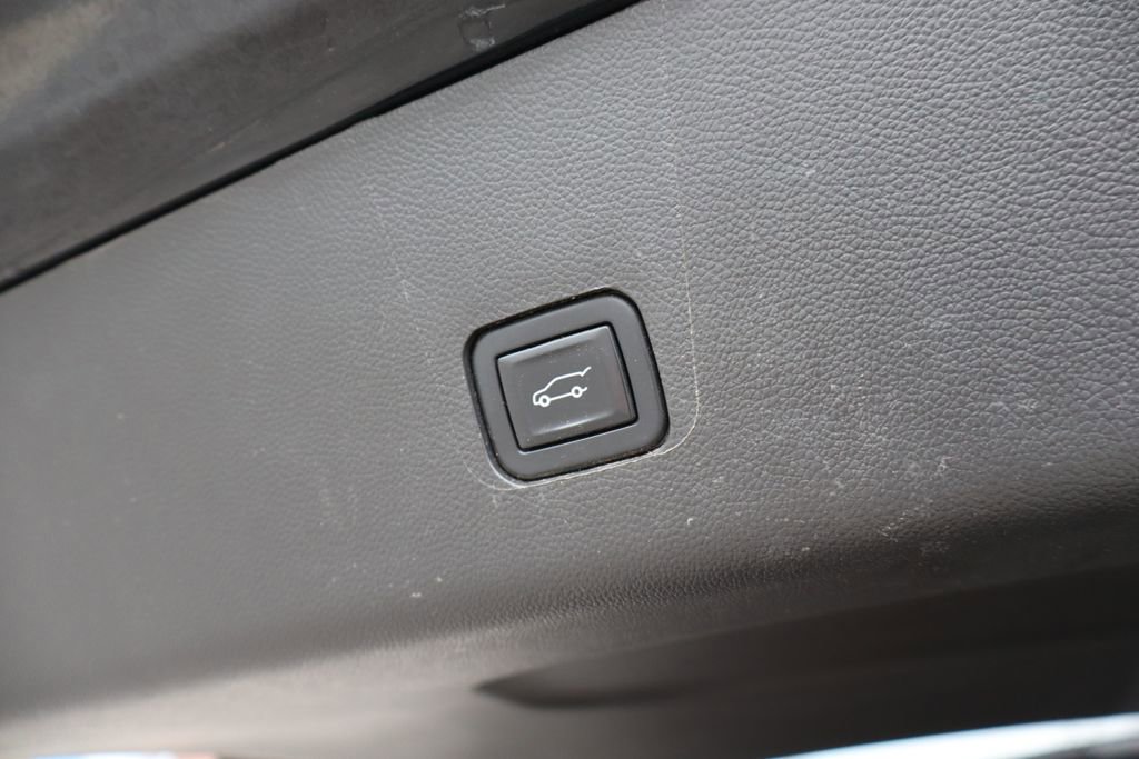 Used 2023 Chevrolet Traverse LT image 37