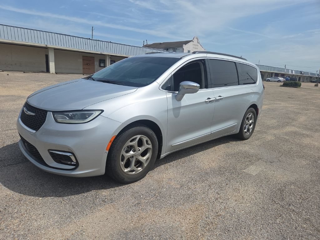 Used 2022 Chrysler Pacifica Limited FWD image 3