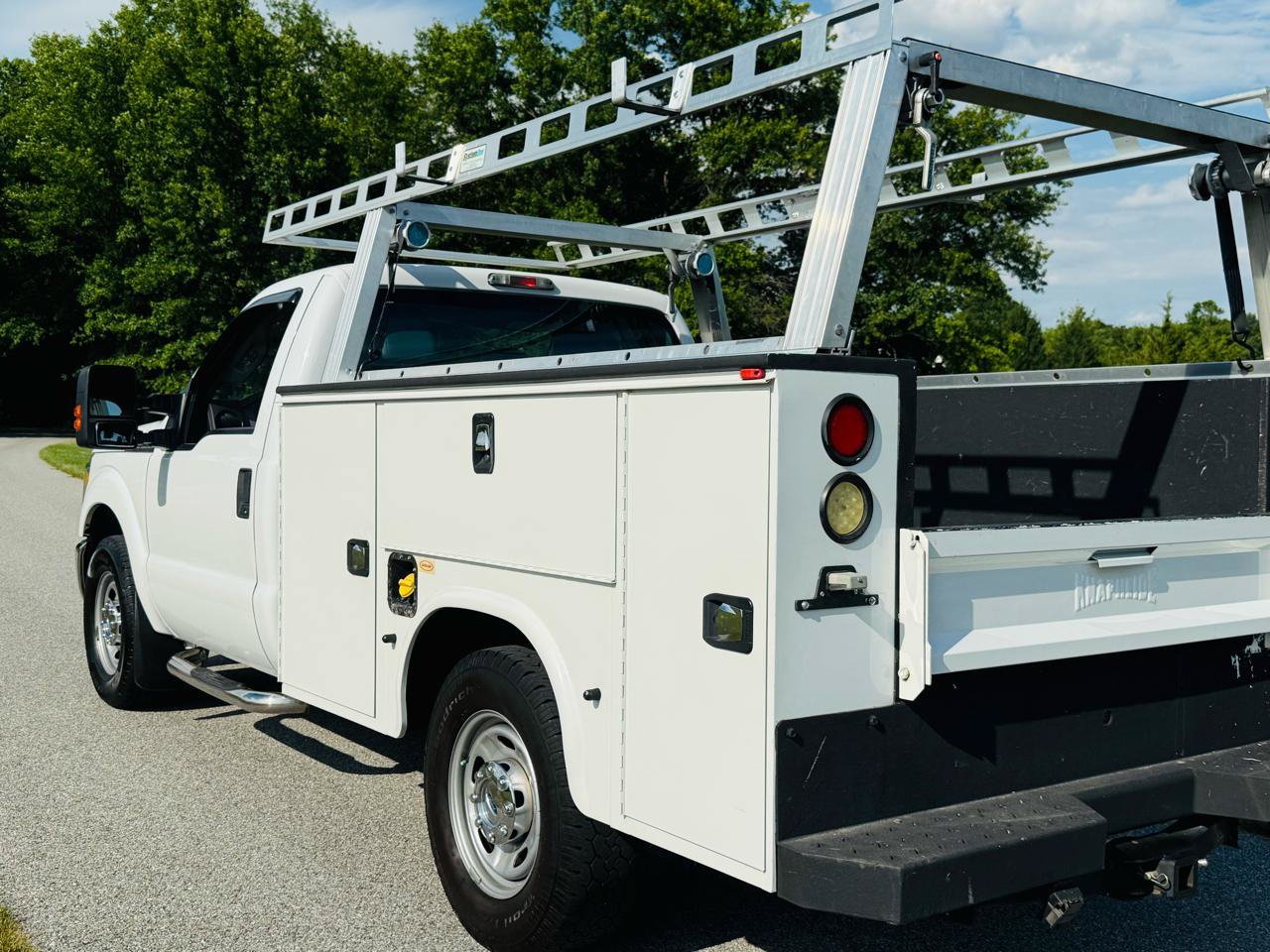 Used 2016 Ford F250 XL w/ Power Equipment Group RWD image 3