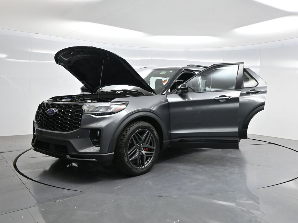 Used 2025 Ford Explorer ST-Line w/ Premium Package image 40