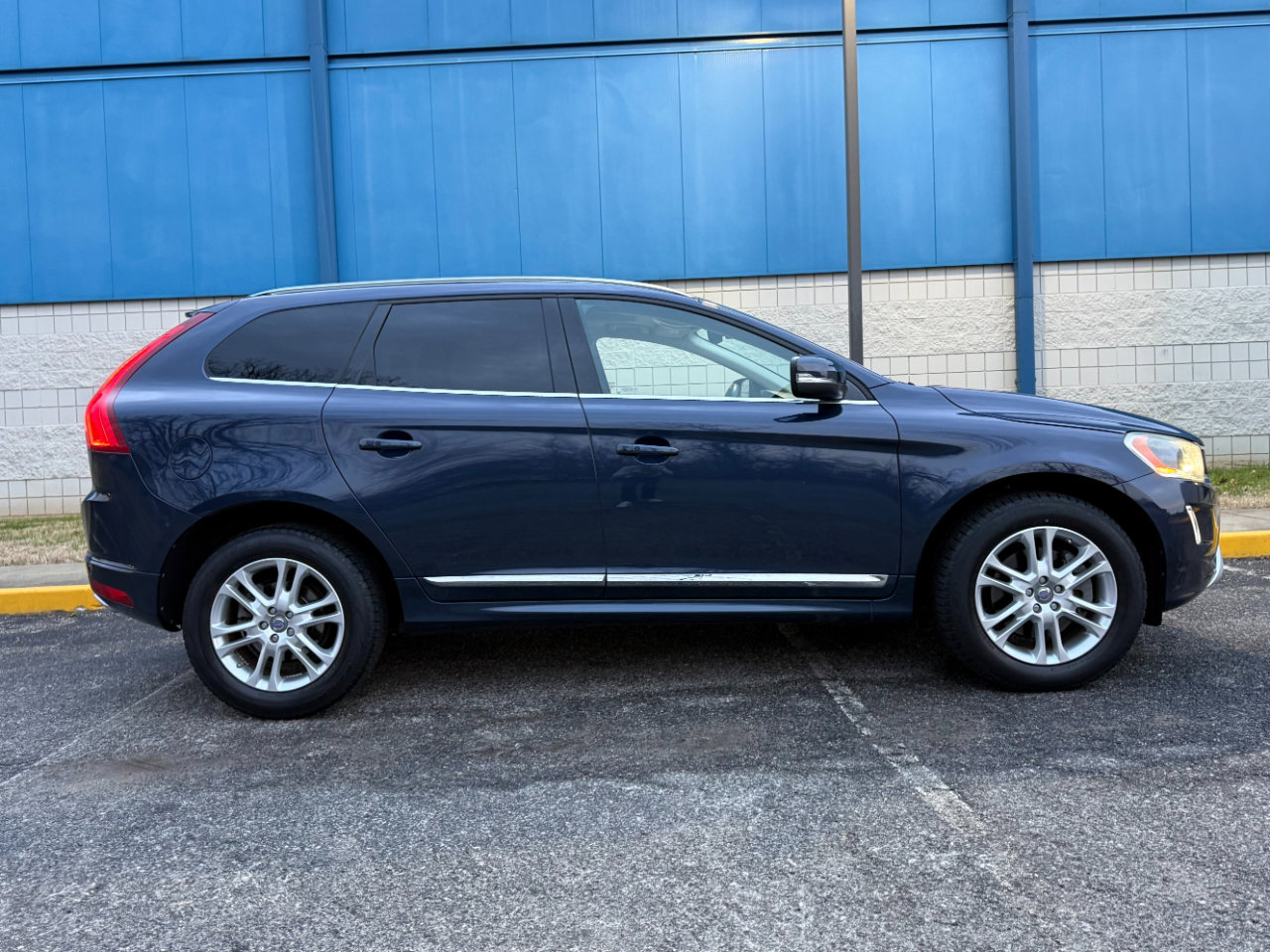 Used 2015 Volvo XC60 T5 Platinum image 4