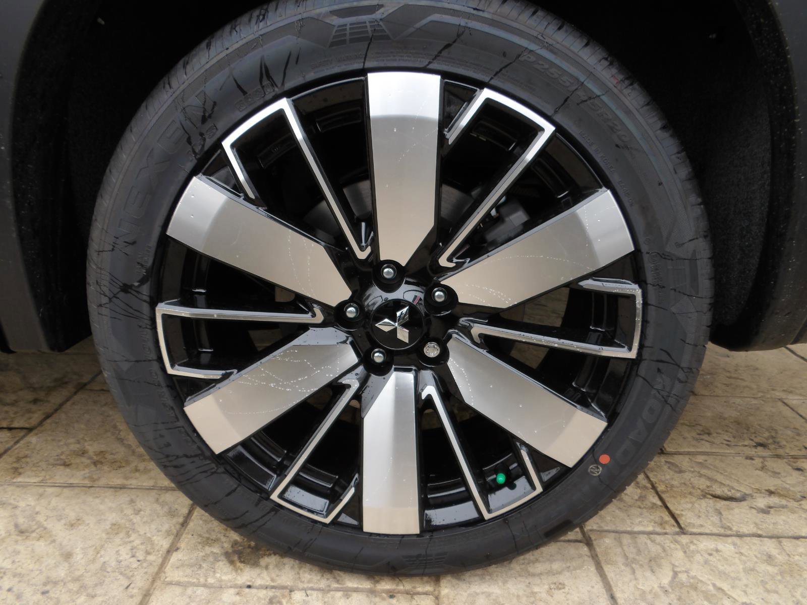 New 2026 Mitsubishi Outlander SE image 10