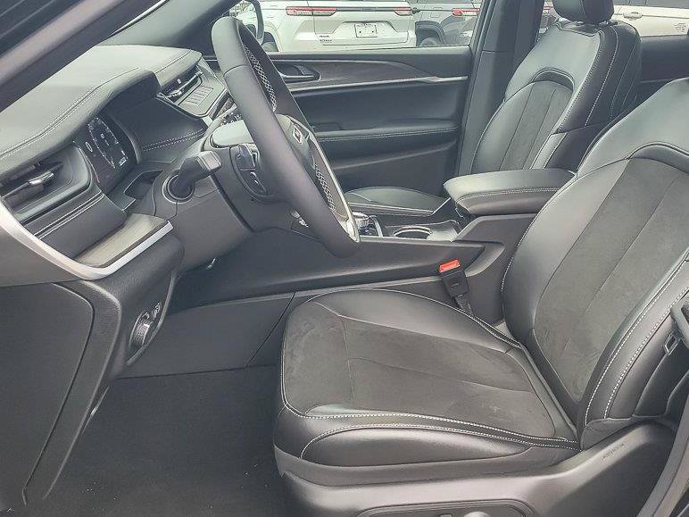 New 2026 Jeep Grand Cherokee Altitude AWD/4WD image 17
