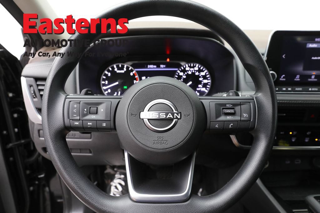 Used 2023 Nissan Rogue S AWD/4WD image 10