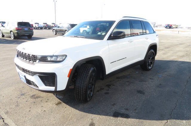 New 2026 Jeep Grand Cherokee Altitude AWD/4WD image 6