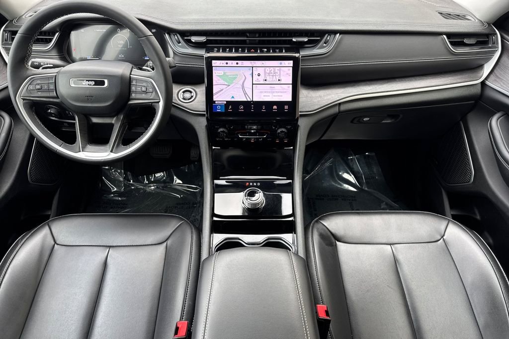 Used 2023 Jeep Grand Cherokee L Limited RWD image 4