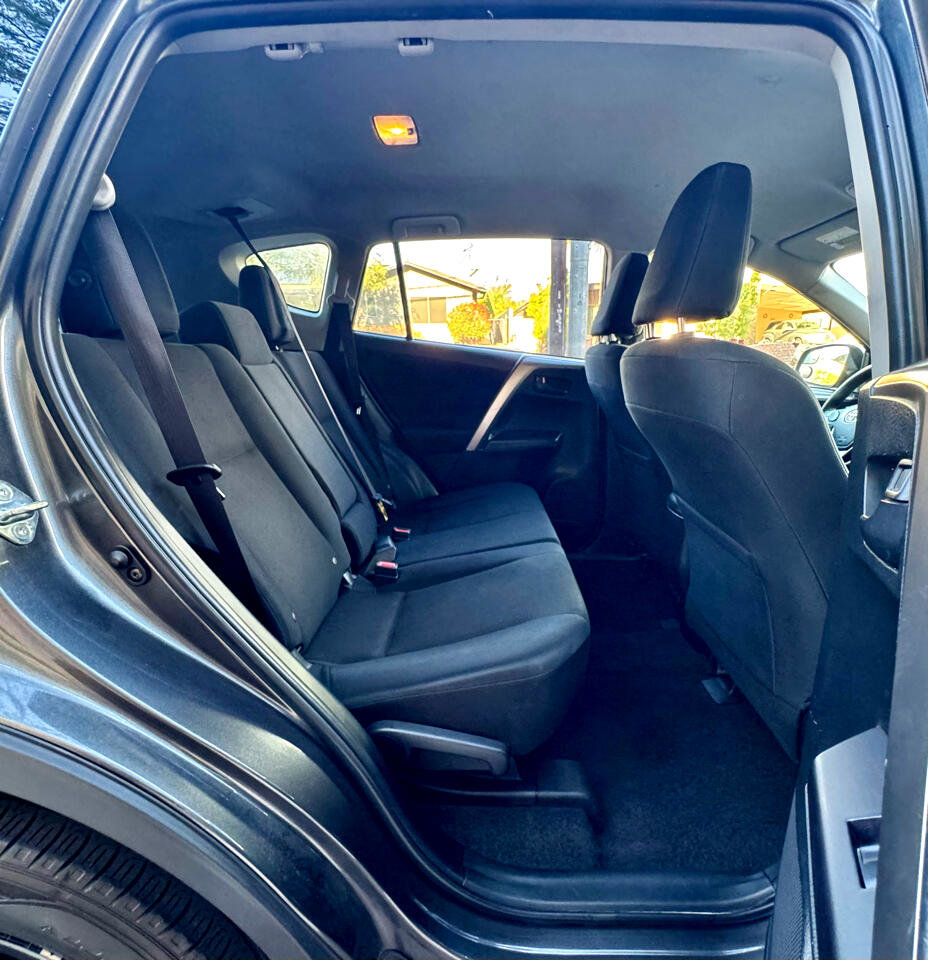 Used 2018 Toyota RAV4 LE w/ Carpet Mat Package image 11