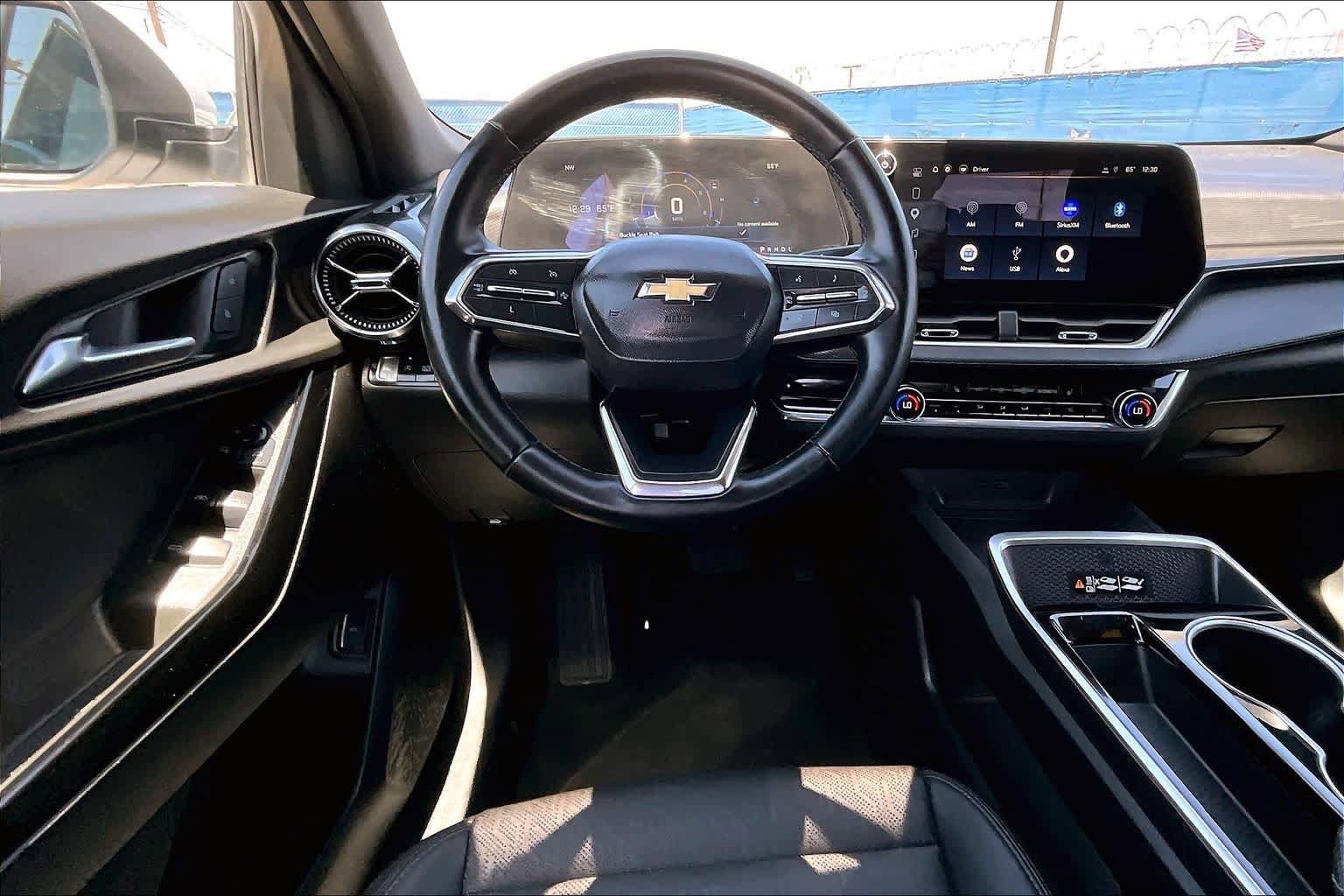 Used 2025 Chevrolet Equinox LT w/ Convenience Package II FWD image 6