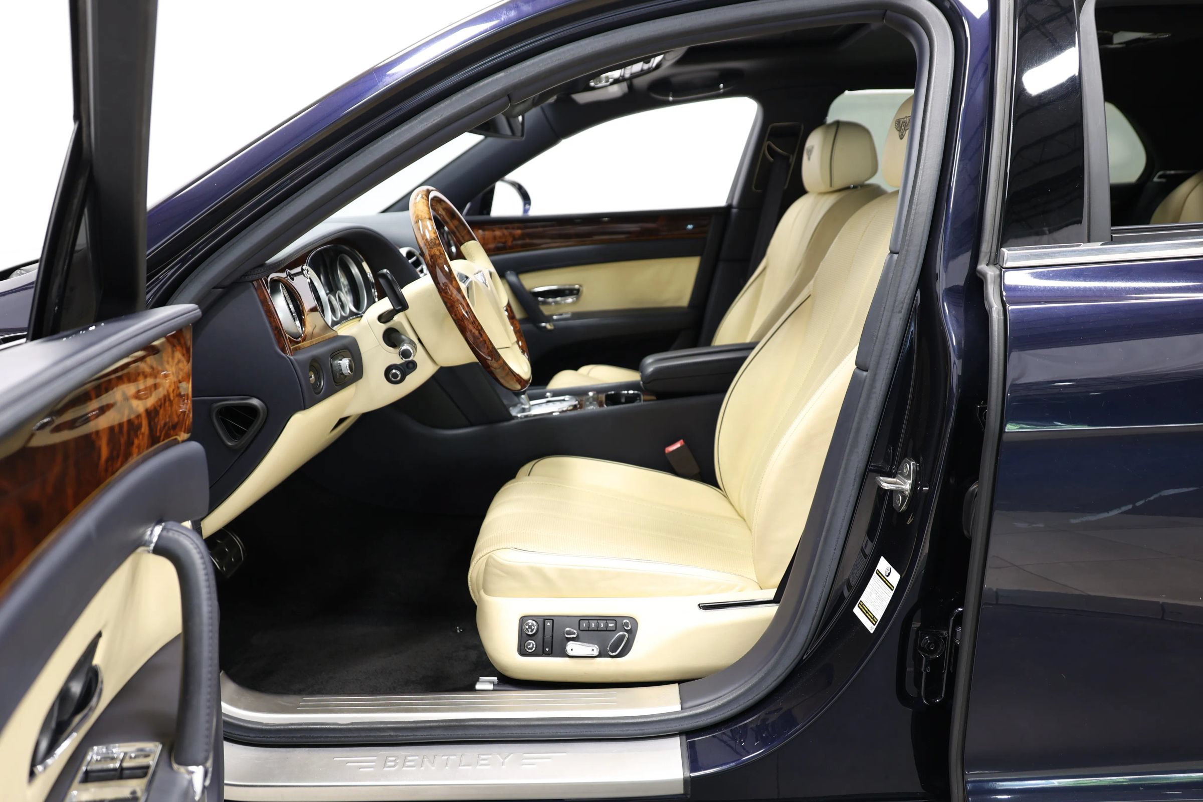 Used 2015 Bentley Flying Spur V8 AWD/4WD image 13